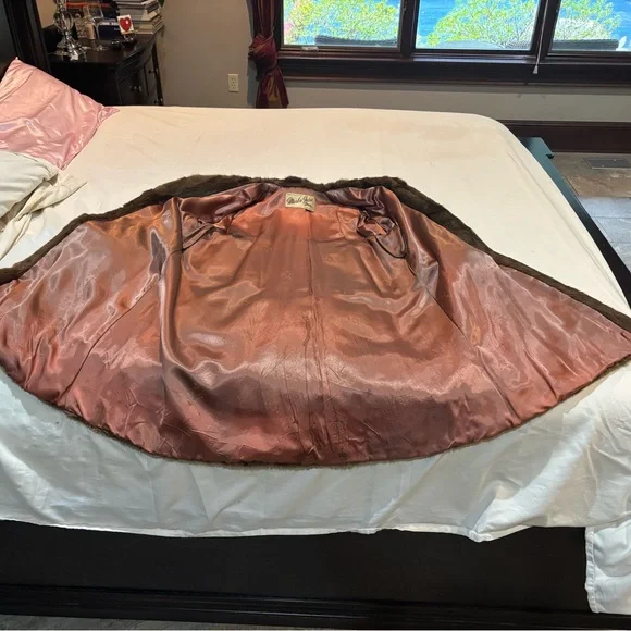 Luxurious Mink Long Coat…..Vintage - Picture 12 of 14